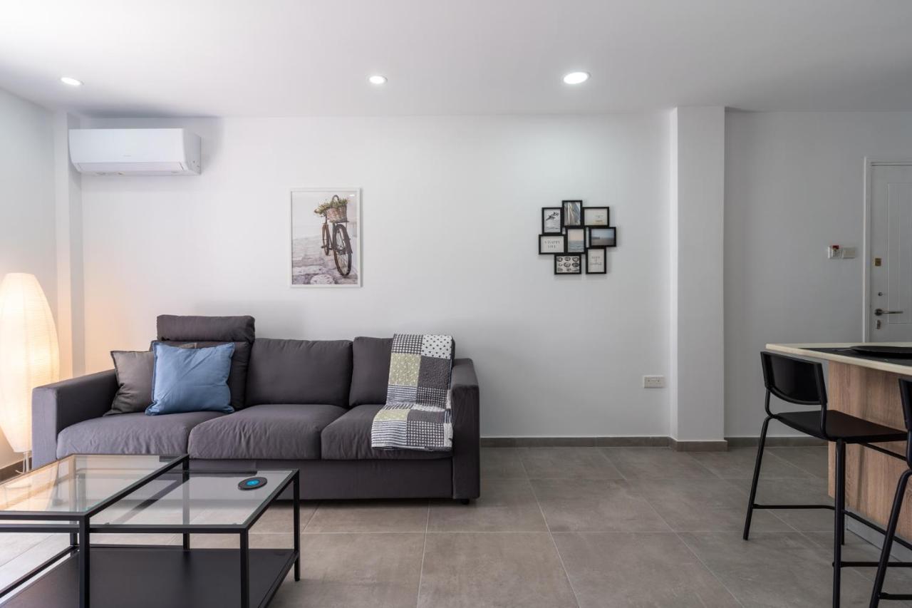 Odyssey - Captivating 2-Bedroom Retreat In Lárnaca Exterior foto